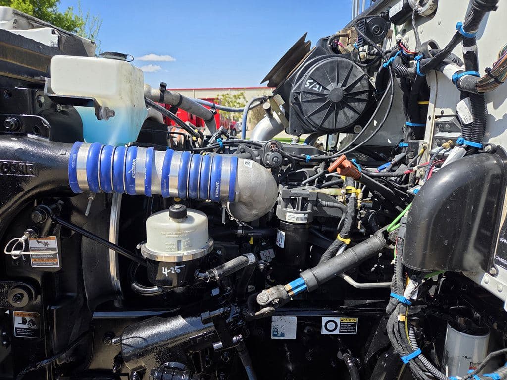 Used 2020 PETERBILT 330 image 5