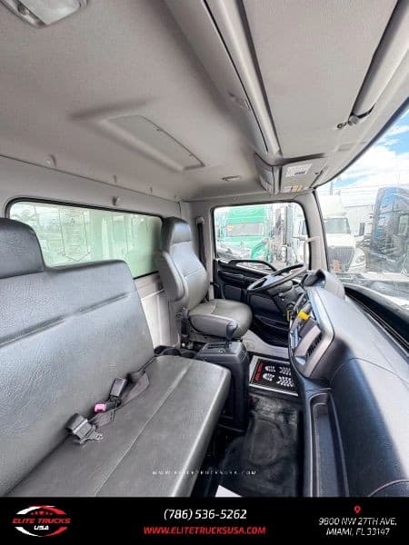 2020 Hino 268 image 19