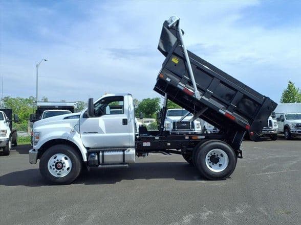 2027 Ford F750 SD image 2
