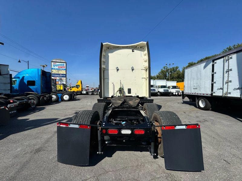 2022 Peterbilt 579 image 14