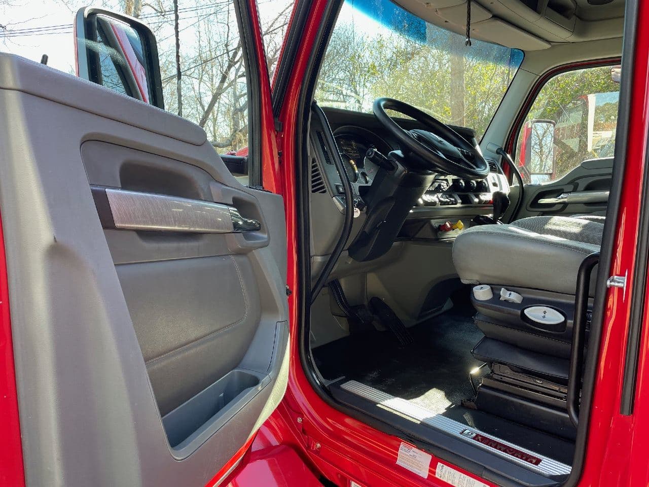 2018 Kenworth T680 image 17