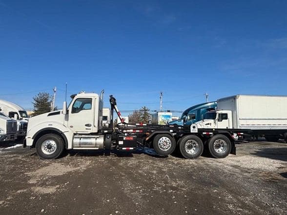 2025 Kenworth T880 image 6