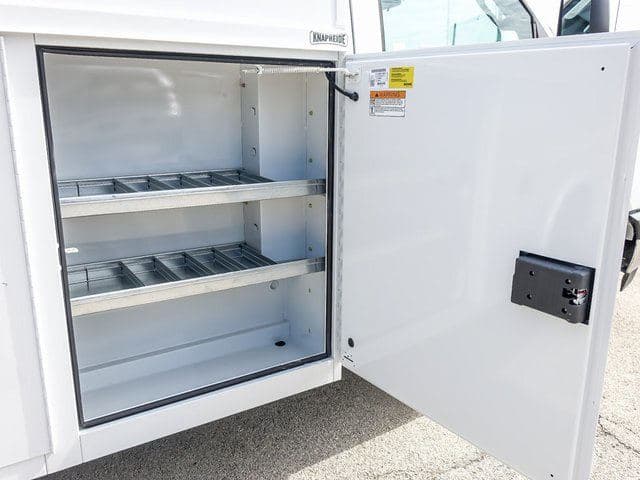 2025 Chevrolet Express 3500 Work Van Cutaway image 9