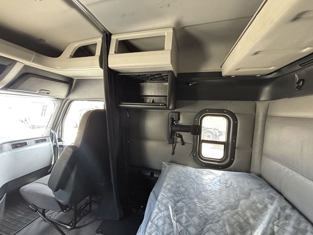 Used 2022 FREIGHTLINER PT126064ST image 15