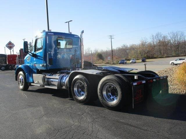 2020 Peterbilt 567 image 3