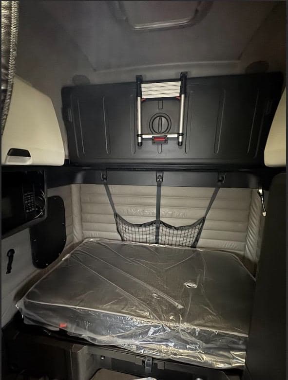 2022 Freightliner Cascadia image 10