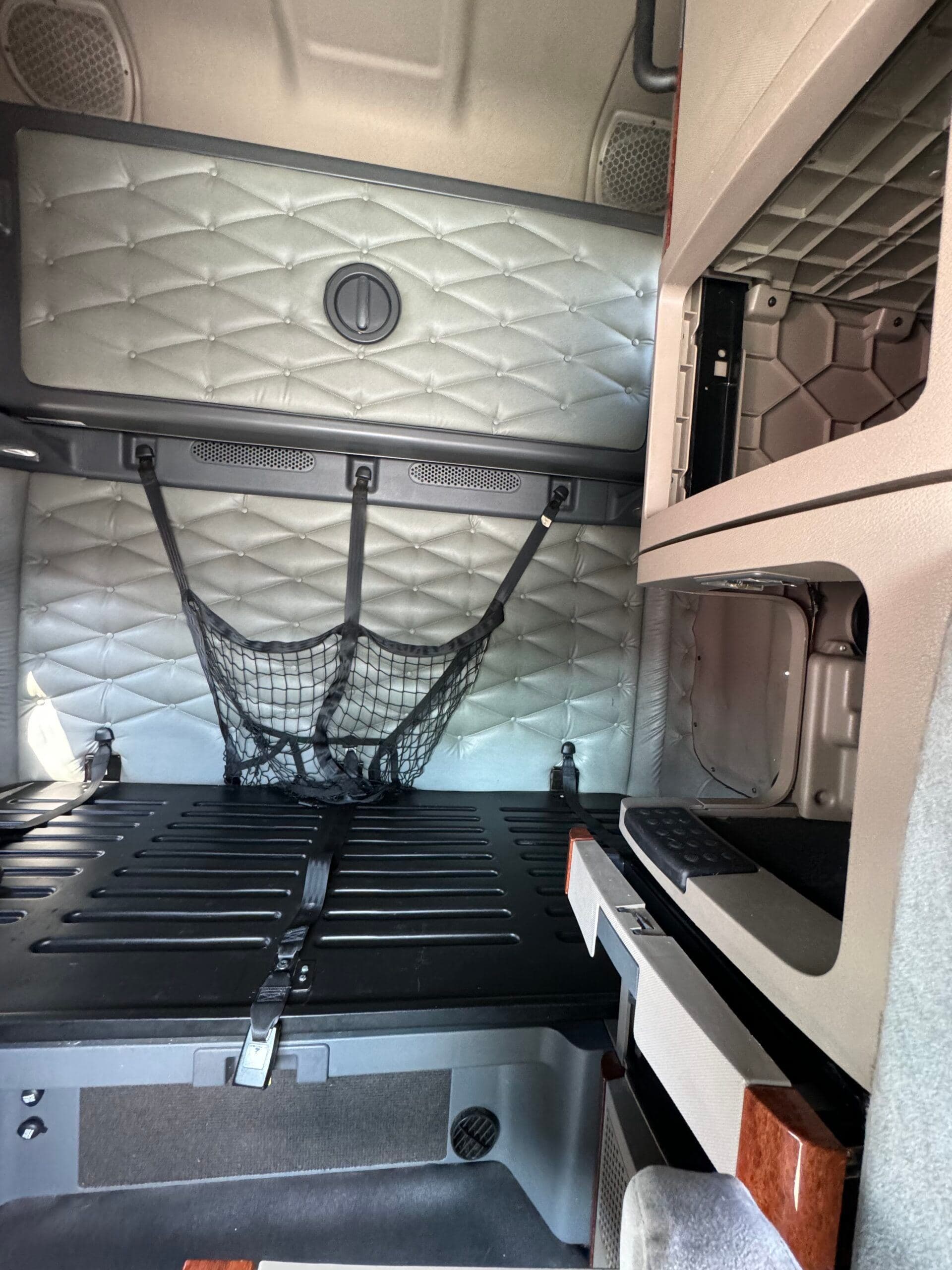 2016 Freightliner Cascadia 125 image 7