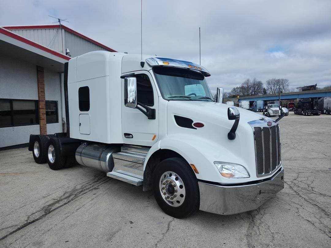 2022 Peterbilt 579 image 6