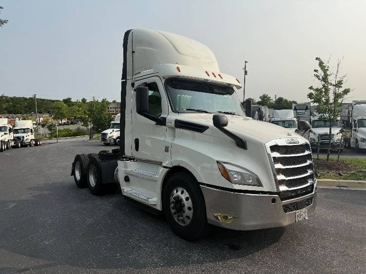 2019 Freightliner Cascadia 126 Day Cab Truck - 435HP, 12 Speed Automatic image 1