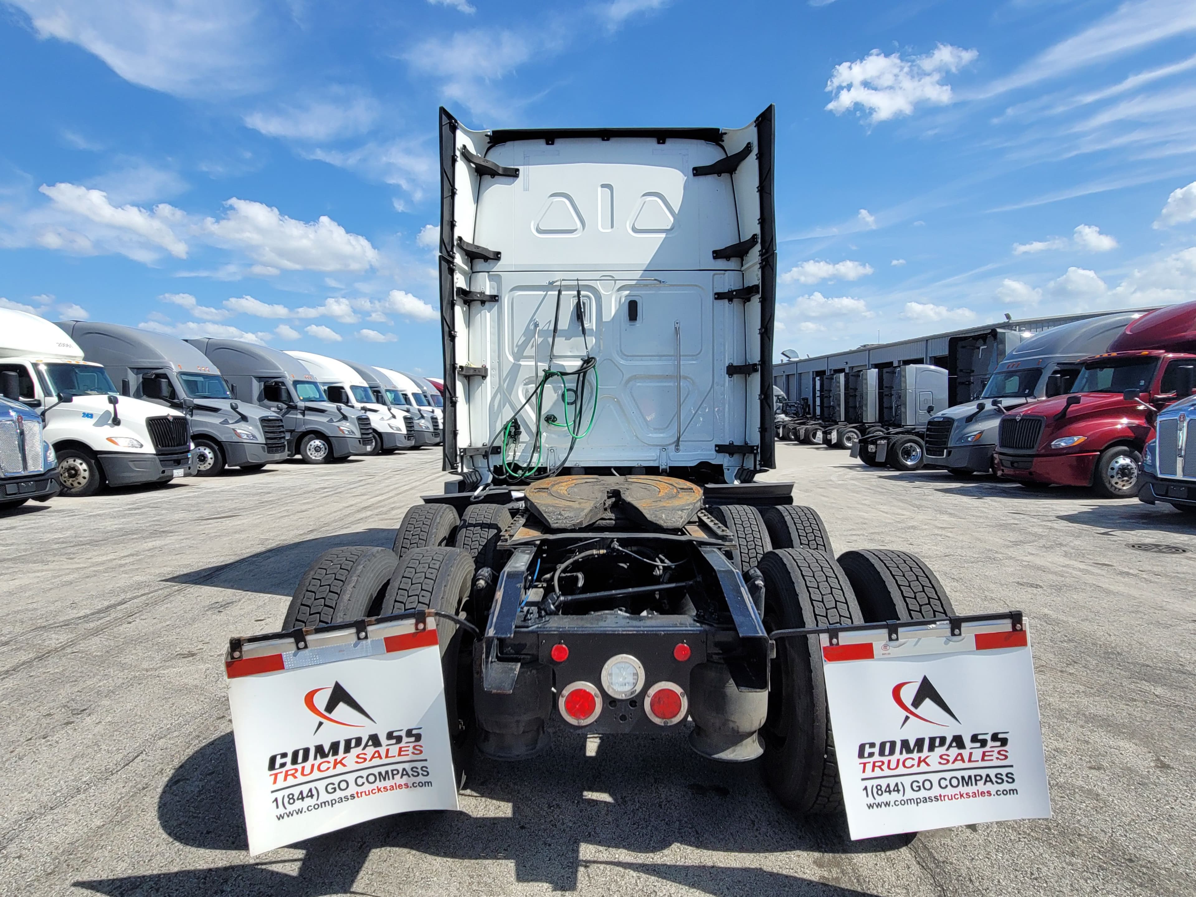 2022 Freightliner Cascadia 126 image 3