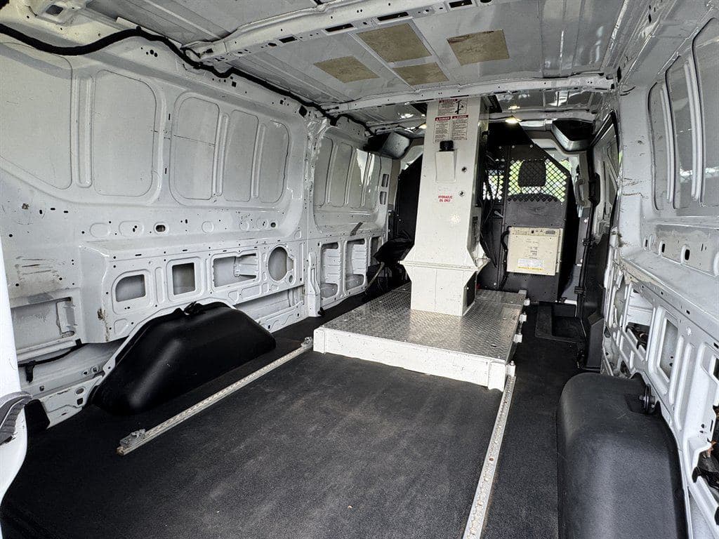 2017 Ford Transit Cargo image 23