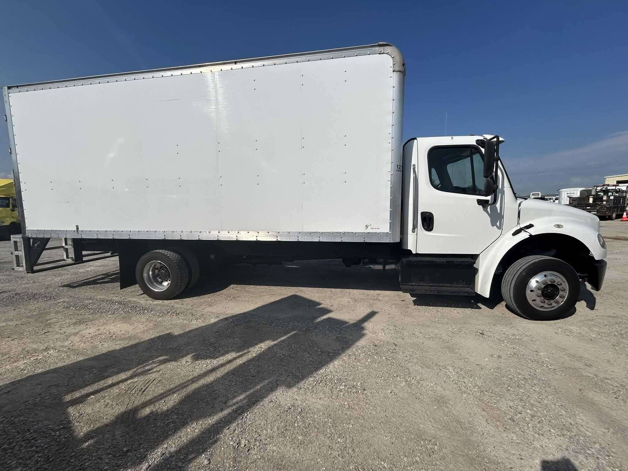 2020 Freightliner M2 image 9