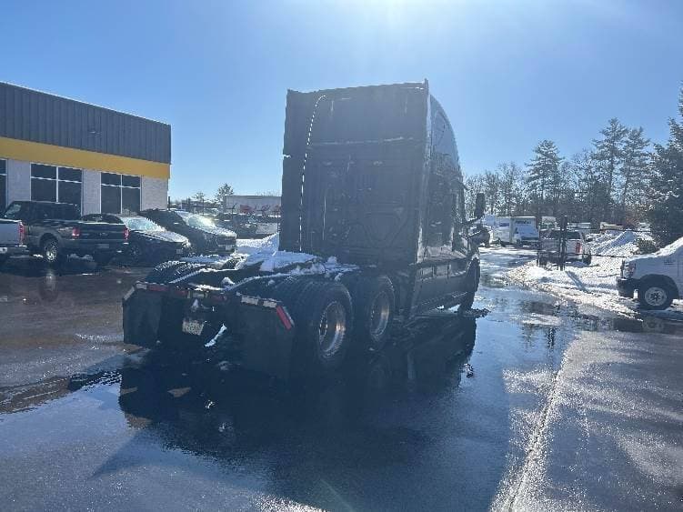 2019 Freightliner Cascadia 126 Sleeper Semi Truck - 72" Integral Sleeper, 455HP, 12 Speed Automatic image 4