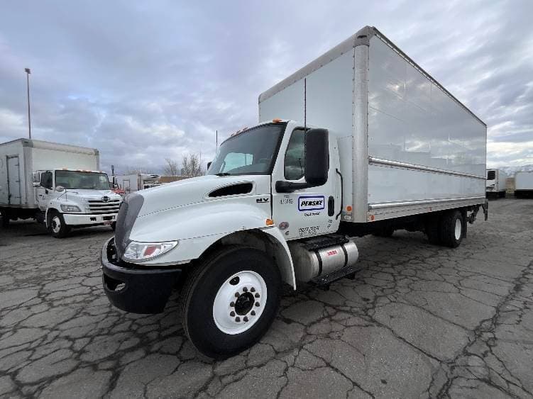 2022 International MV607 Box Truck - 220HP, 6 Speed Automatic, Roll up Door image 3
