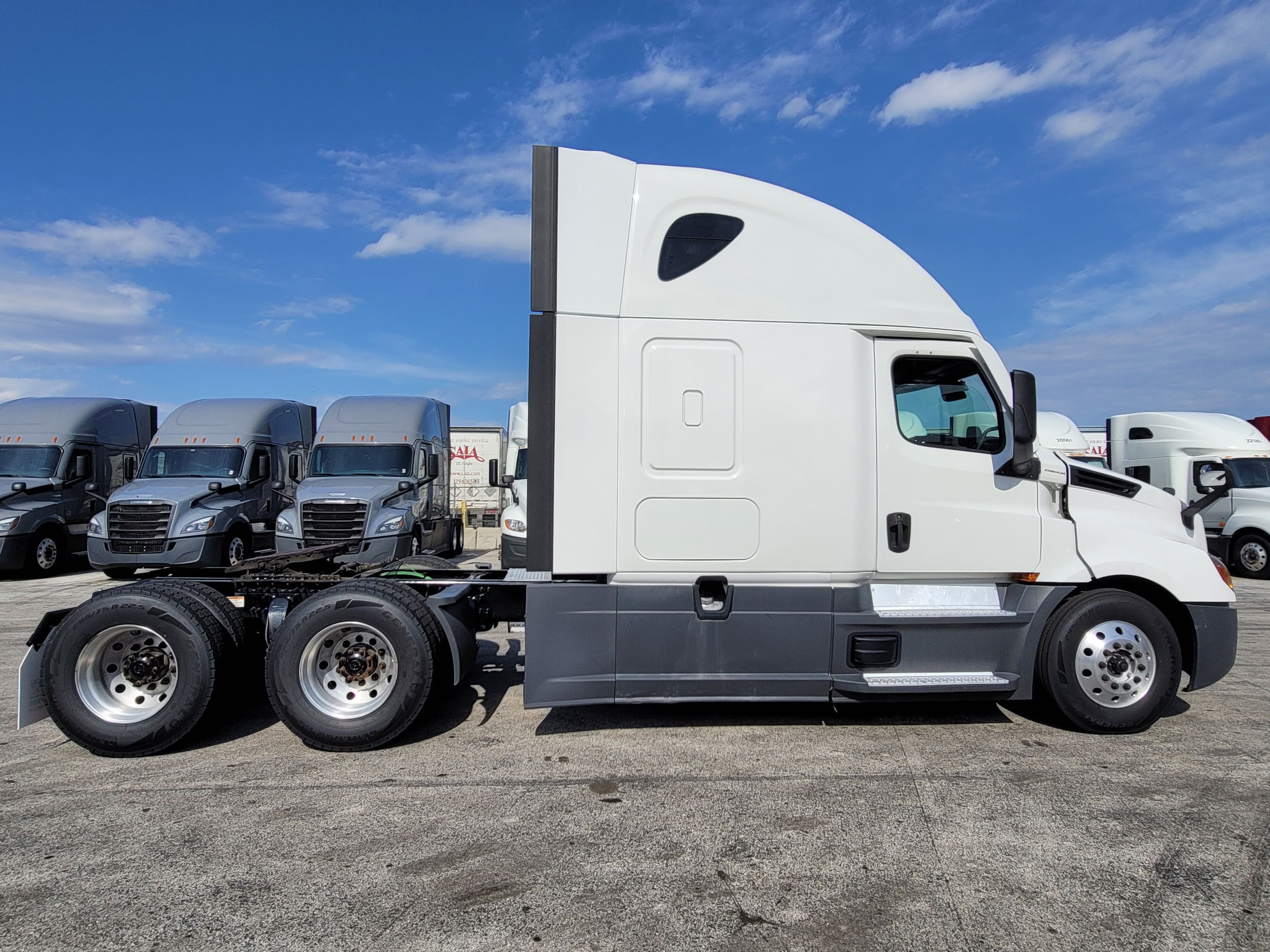 2022 Freightliner Cascadia 126 image 4