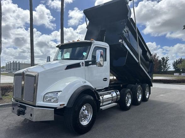 2023 Kenworth T880 image 3