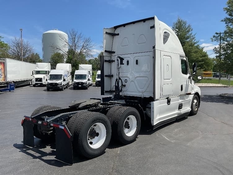 Used 2022 FREIGHTLINER Conventional - Sleeper Truck - CASCADIA 126 image 7