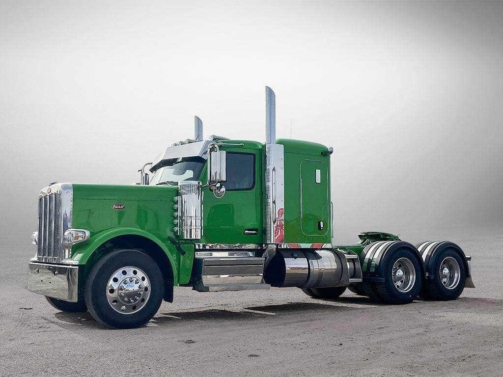 2025 Peterbilt 589 image 1