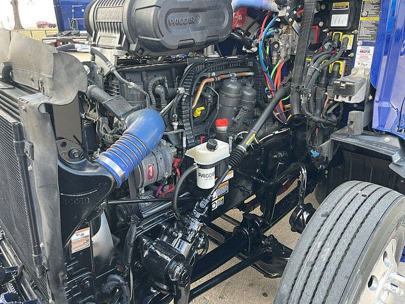 2023 Peterbilt 579 image 6