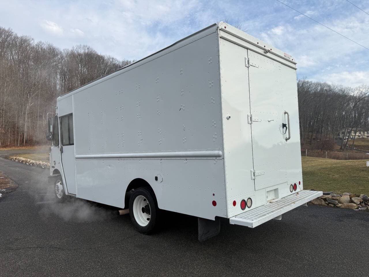 2019 Ford Stripped Chassis image 4