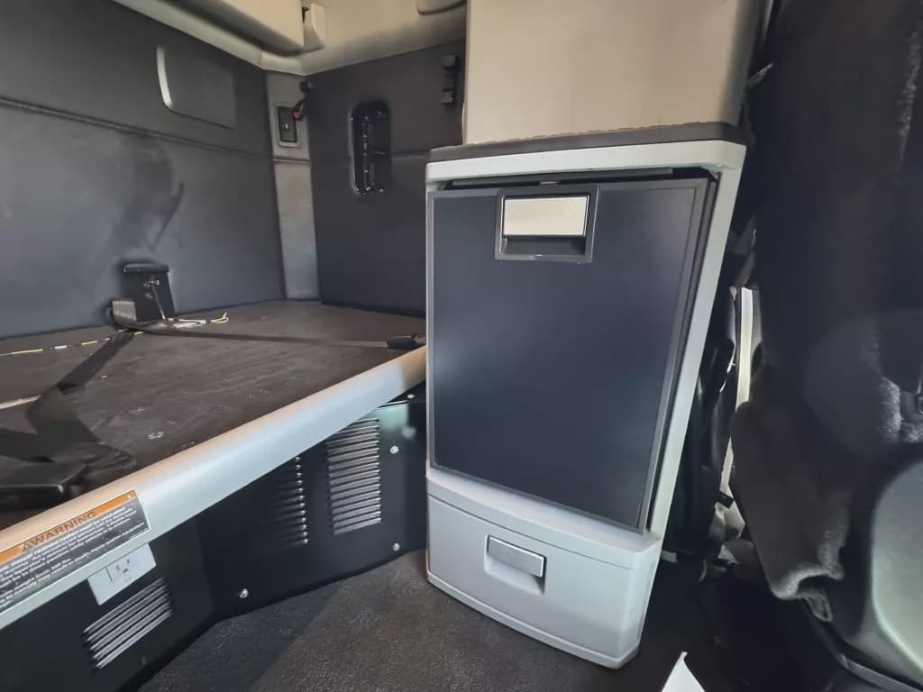 2022 Kenworth T680 image 7