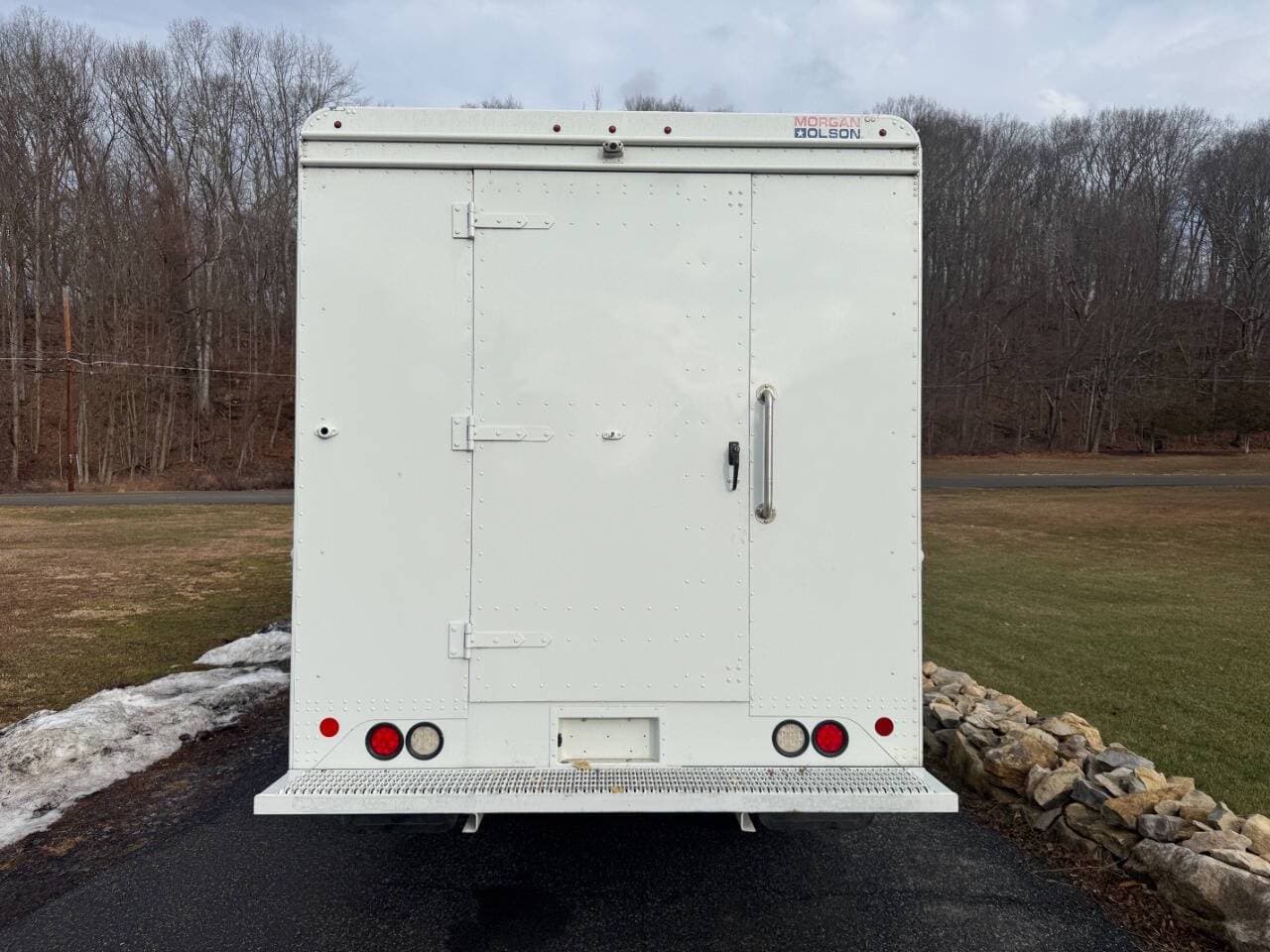 2019 Ford Stripped Chassis image 8