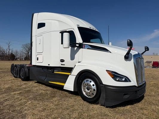 2023 Kenworth T680 image 1
