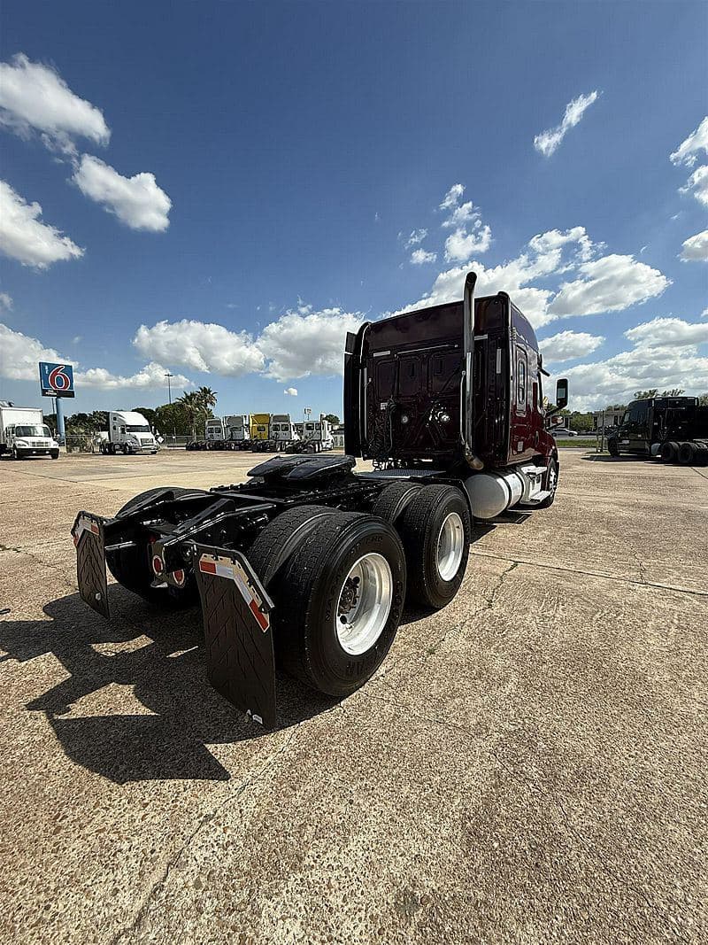 2020 Freightliner Cascadia 126 image 5