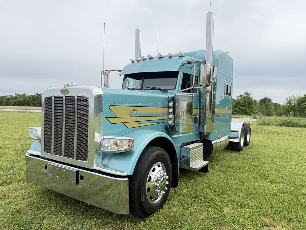 Used 2024 PETERBILT 389 image 6