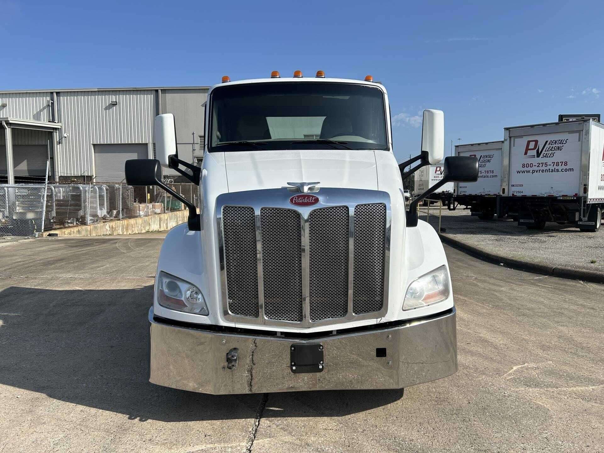 Used 2020 Peterbilt 579 Conventional - Day Cab in Houston, TX image 2