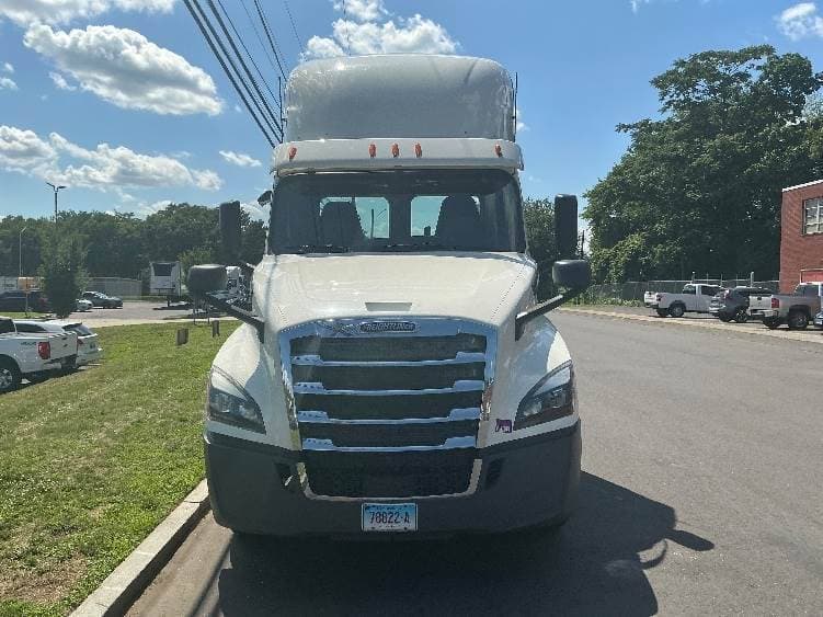 2019 Freightliner Cascadia image 2