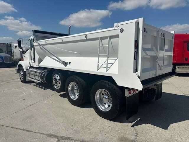 2019 Kenworth T8 Series image 3