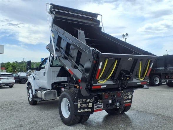 2027 Ford F750 SD image 4