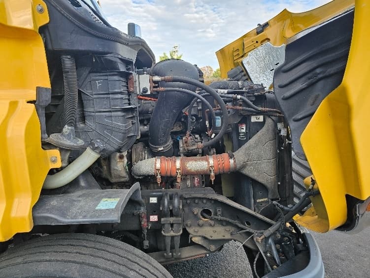 Used 2019 FREIGHTLINER Conventional - Day Cab, Tractor image 14