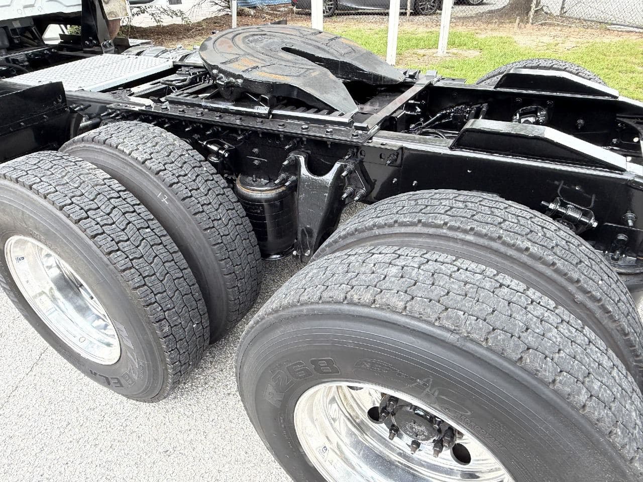 2019 International LT625 image 11