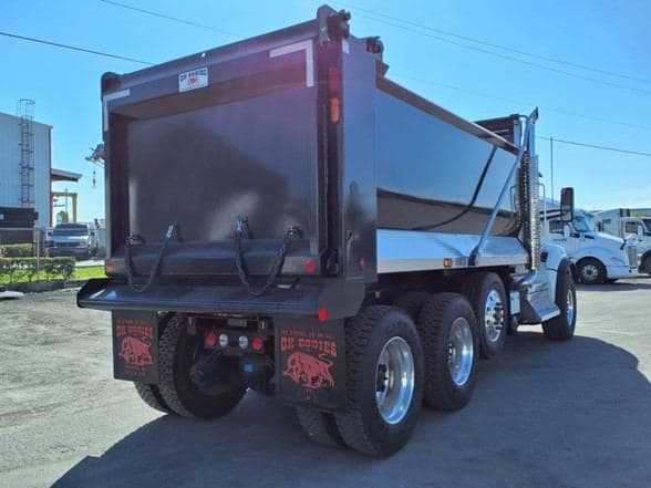 2025 Kenworth T880 image 7