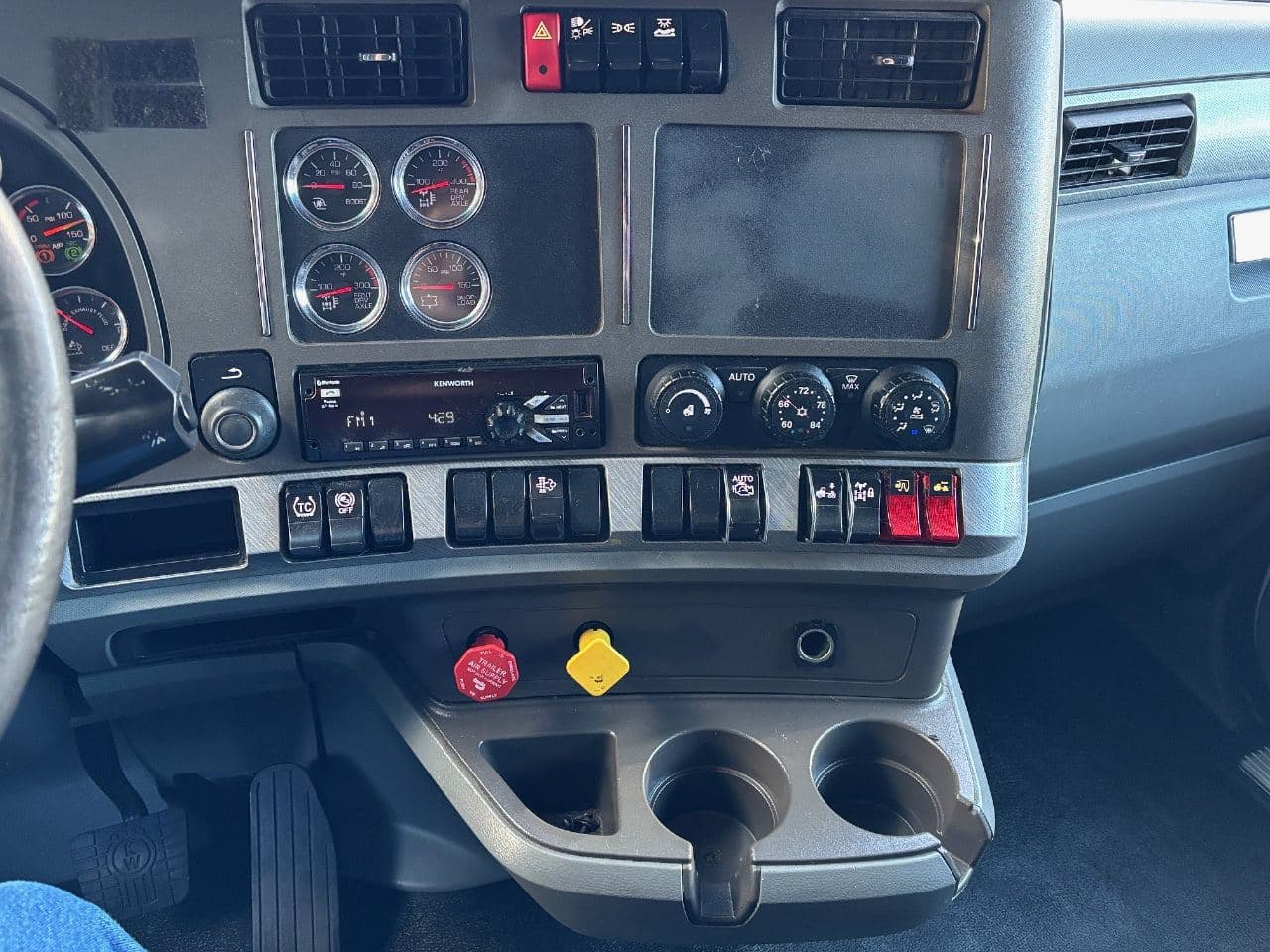 2019 Kenworth T680 image 22