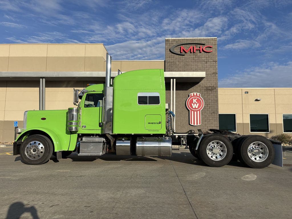 Used 2022 PETERBILT 389 image 8