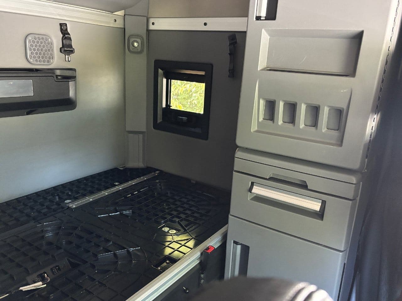 2019 Mack Anthem image 27