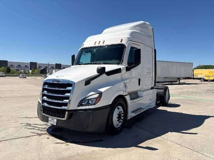 Used 2020 FREIGHTLINER CASCADIA 126 Conventional - Sleeper Truck in FORT WORTH, TX image 3