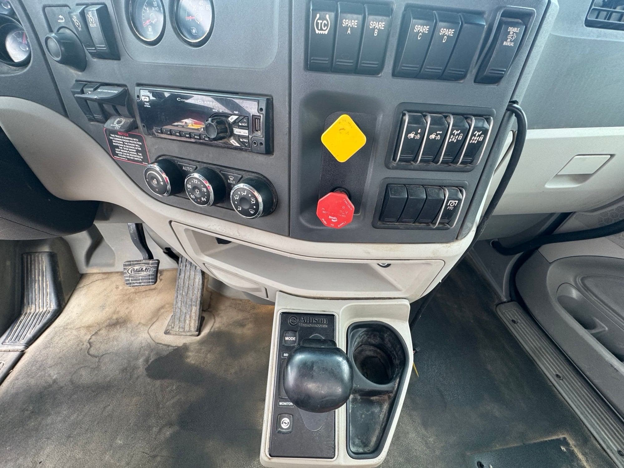 2020 Peterbilt 567 image 10