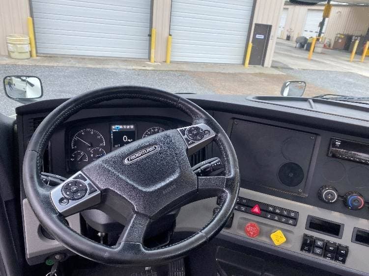 2019 Freightliner Cascadia 126 Day Cab Truck - 435HP, 12 Speed Automatic image 11