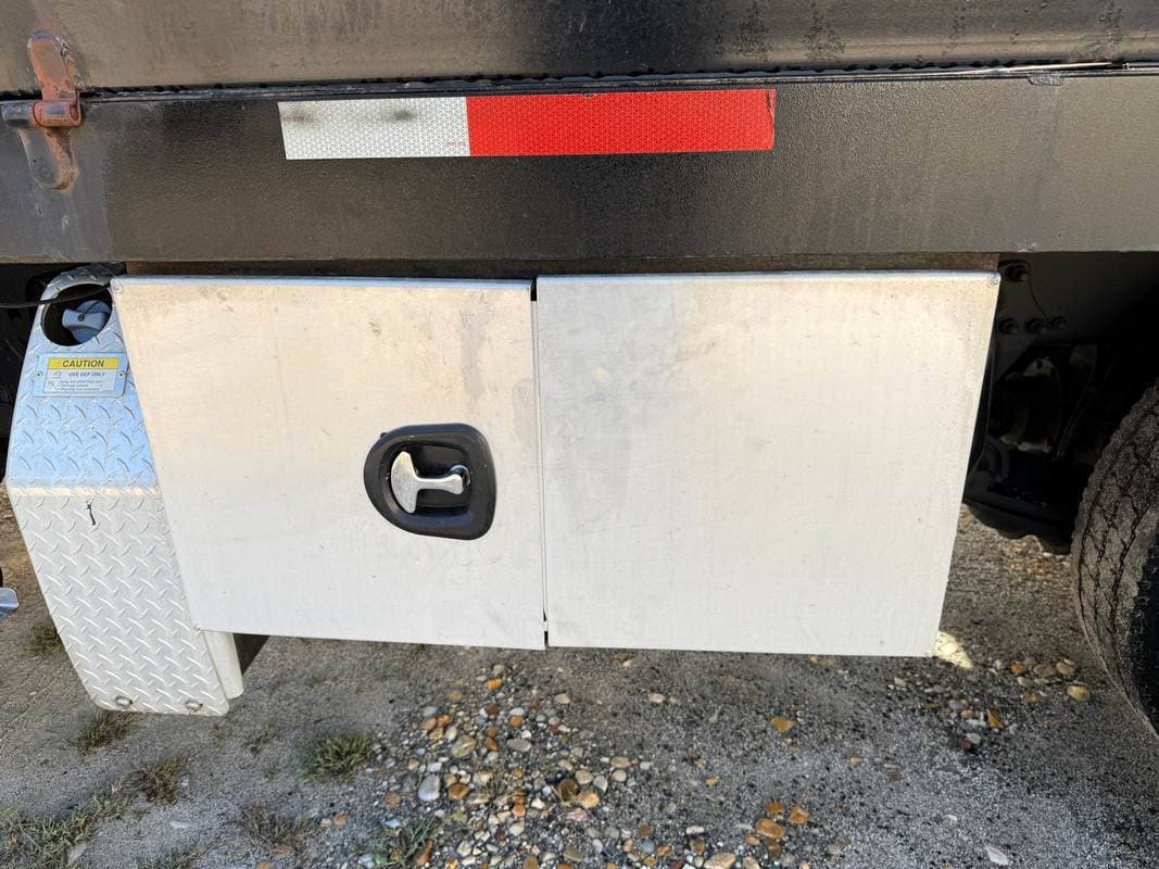 2021 Freightliner M2 image 12