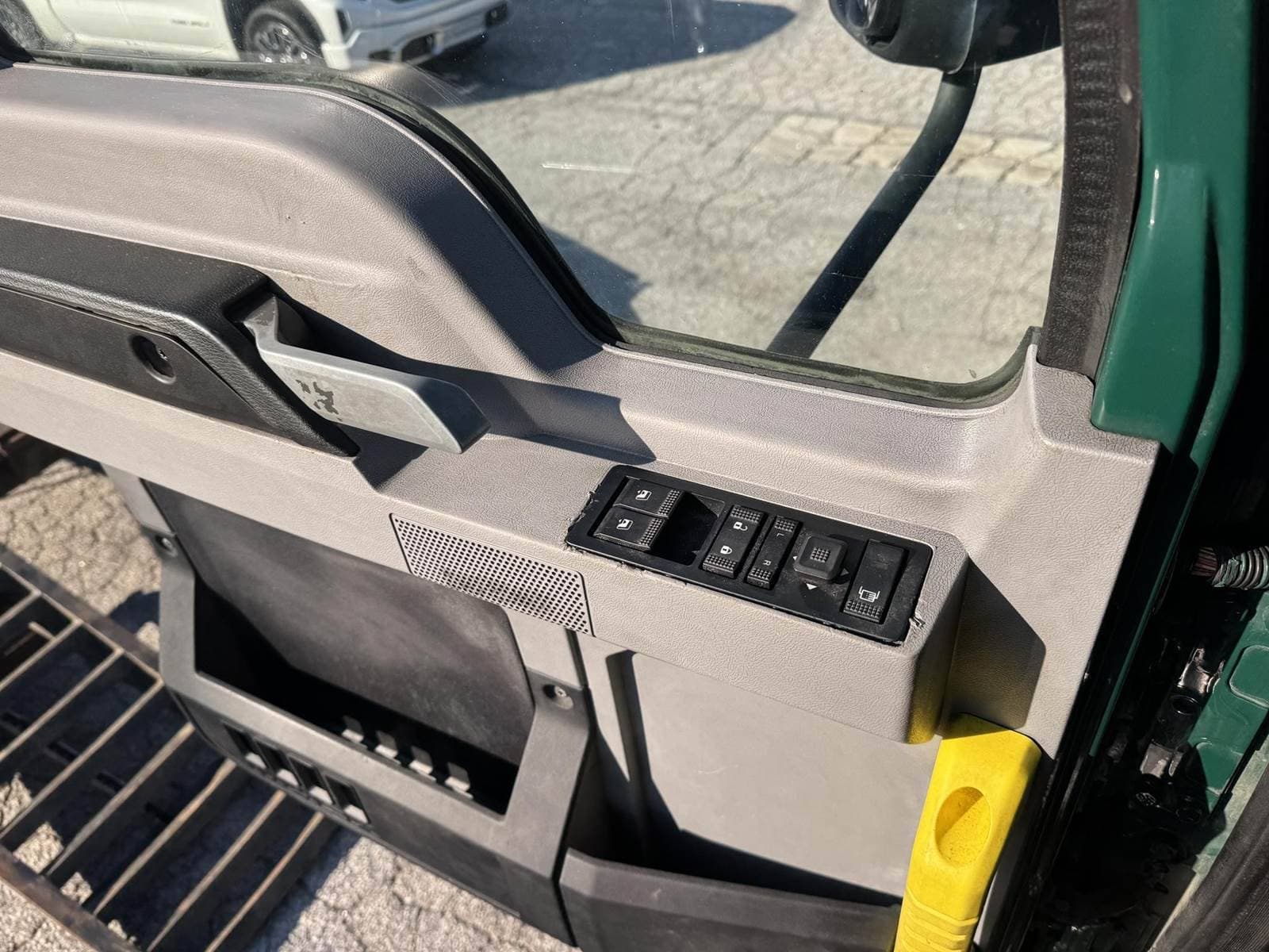 2020 Mack Anthem 64T Day Cab Truck image 18