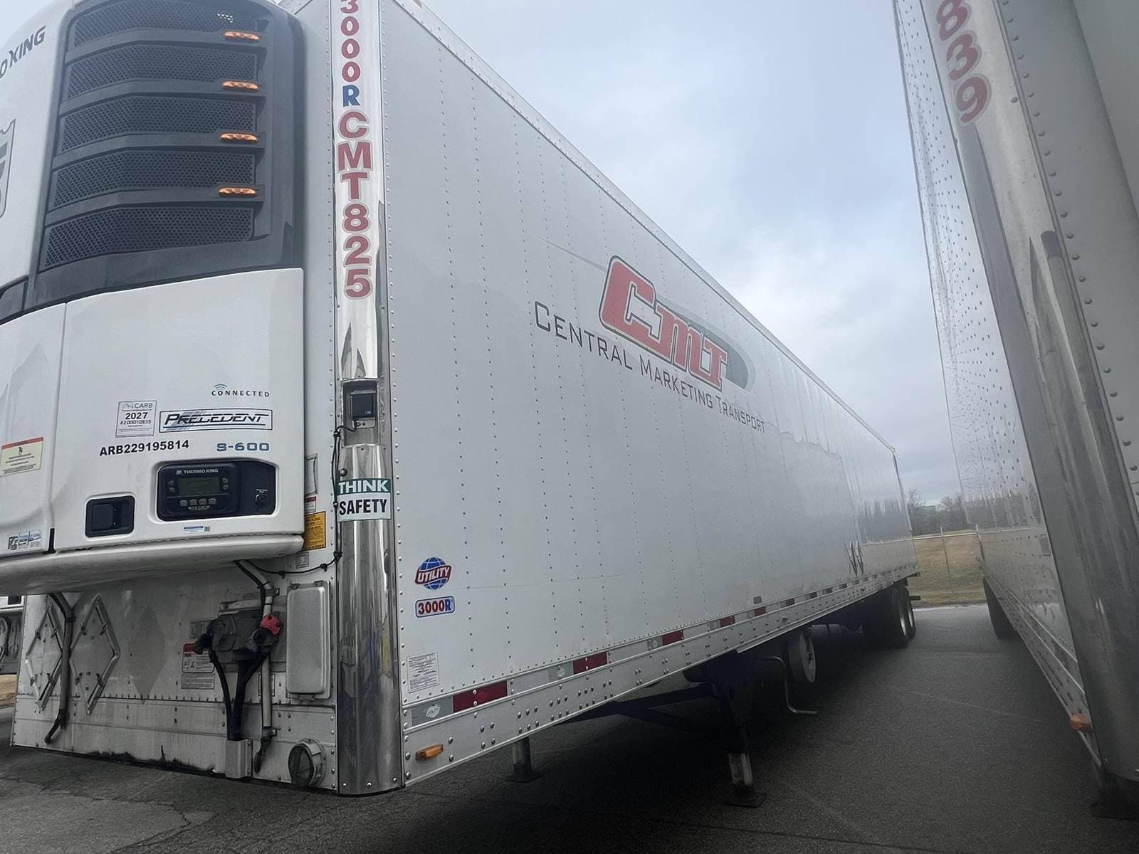 2022 Utility 3000R image 3
