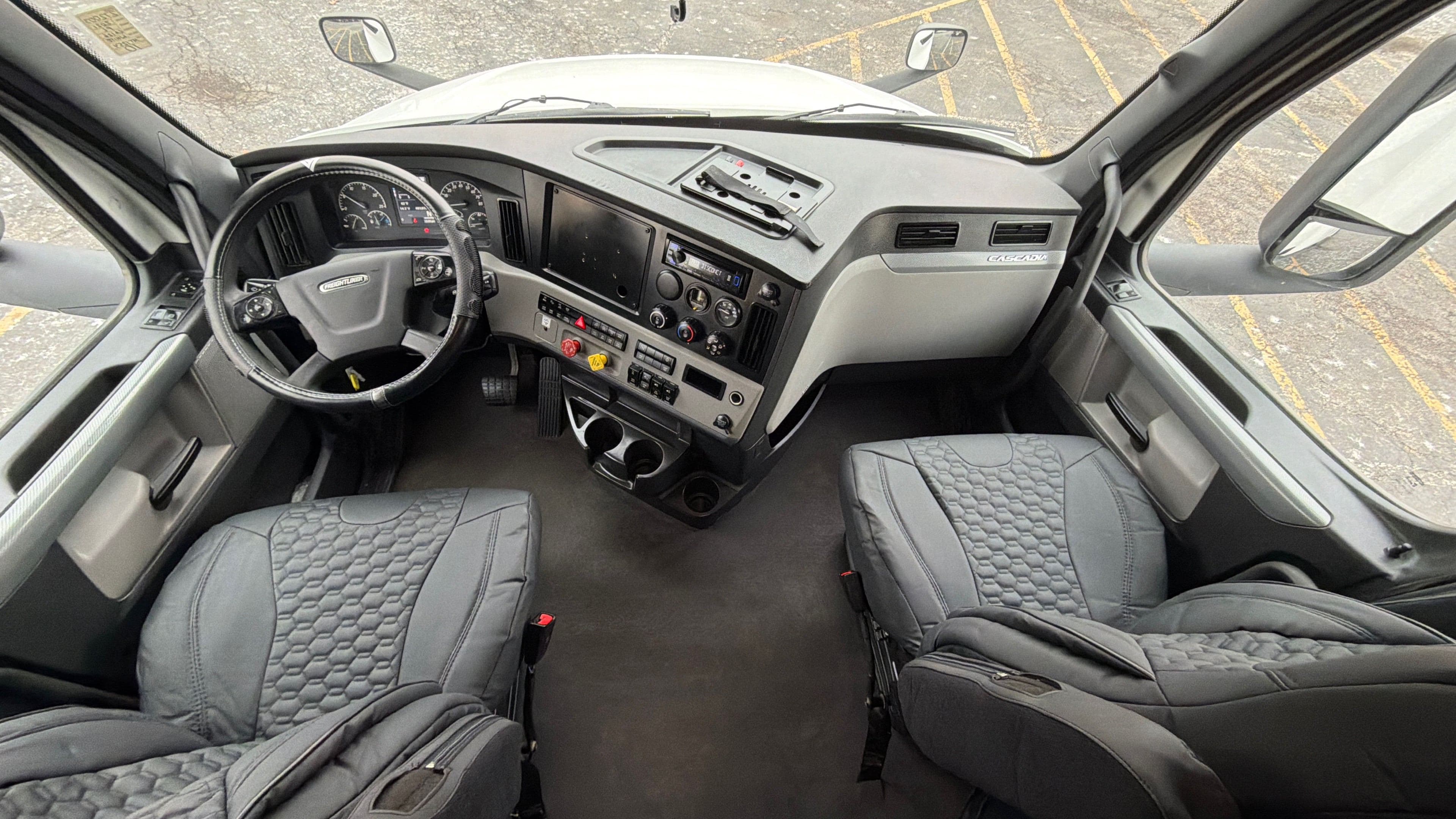 2021 Freightliner Cascadia image 11