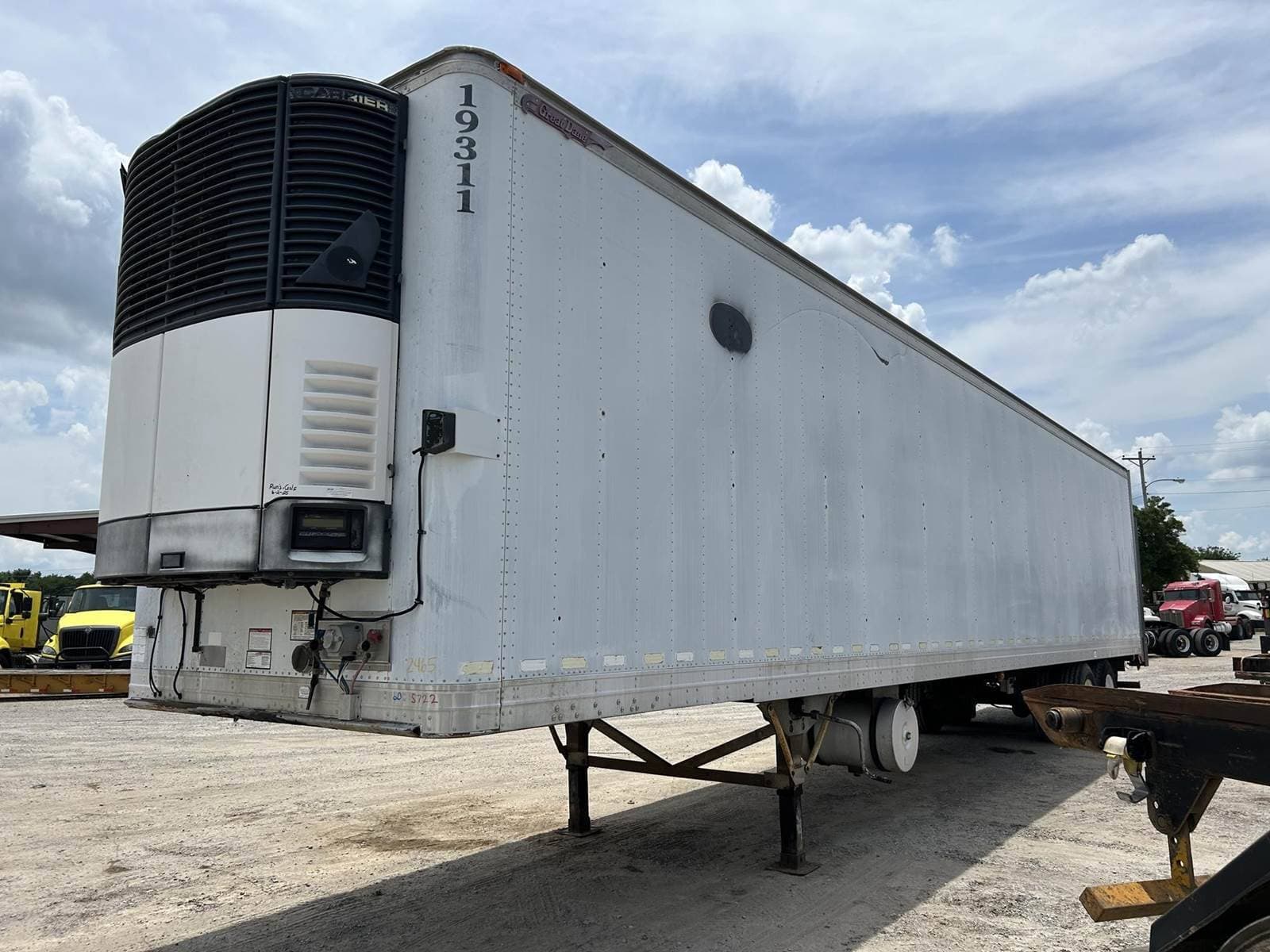 2009 Great Dane 48 ft Reefer Trailer - Sliding Axle, Roll up Door, Liftgate, Carrier image 2
