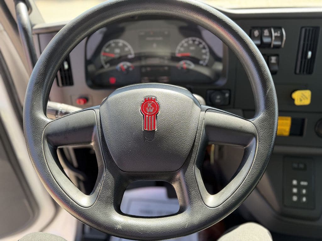 Used 2024 KENWORTH T280 image 12