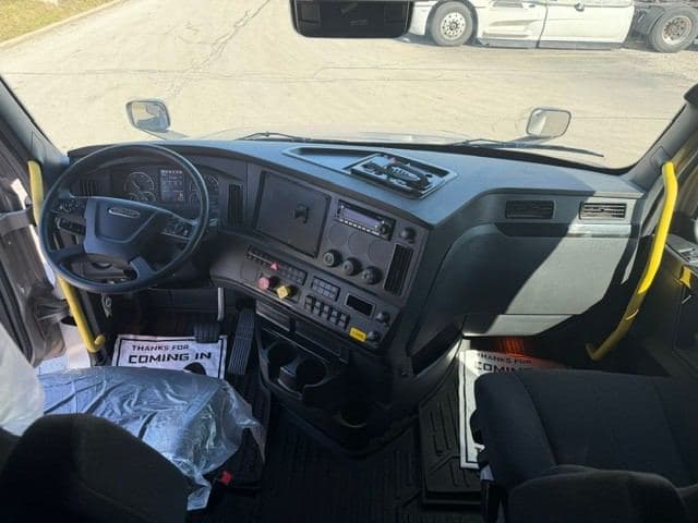 2024 Freightliner Cascadia image 5