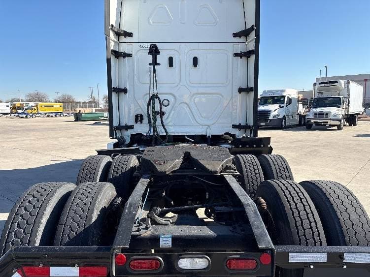 2023 Freightliner Cascadia 126 image 3